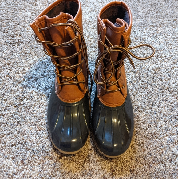 The Original Duck Boot. Women's size 6 - Picture 3 of 6